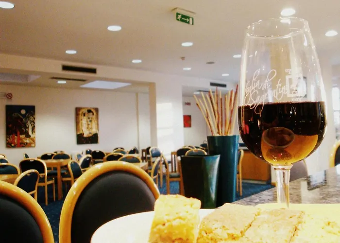 City Hotel & Suites