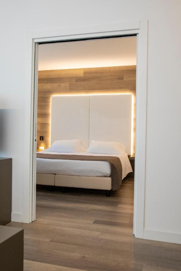 Hotel &