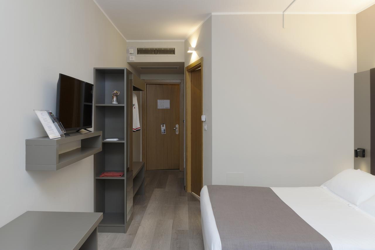 & Hotel 3*