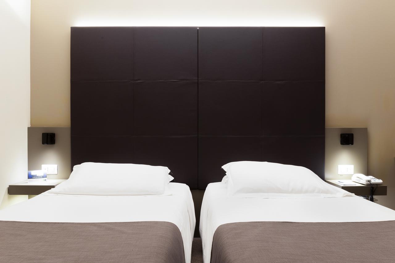 Hotel & 3*
