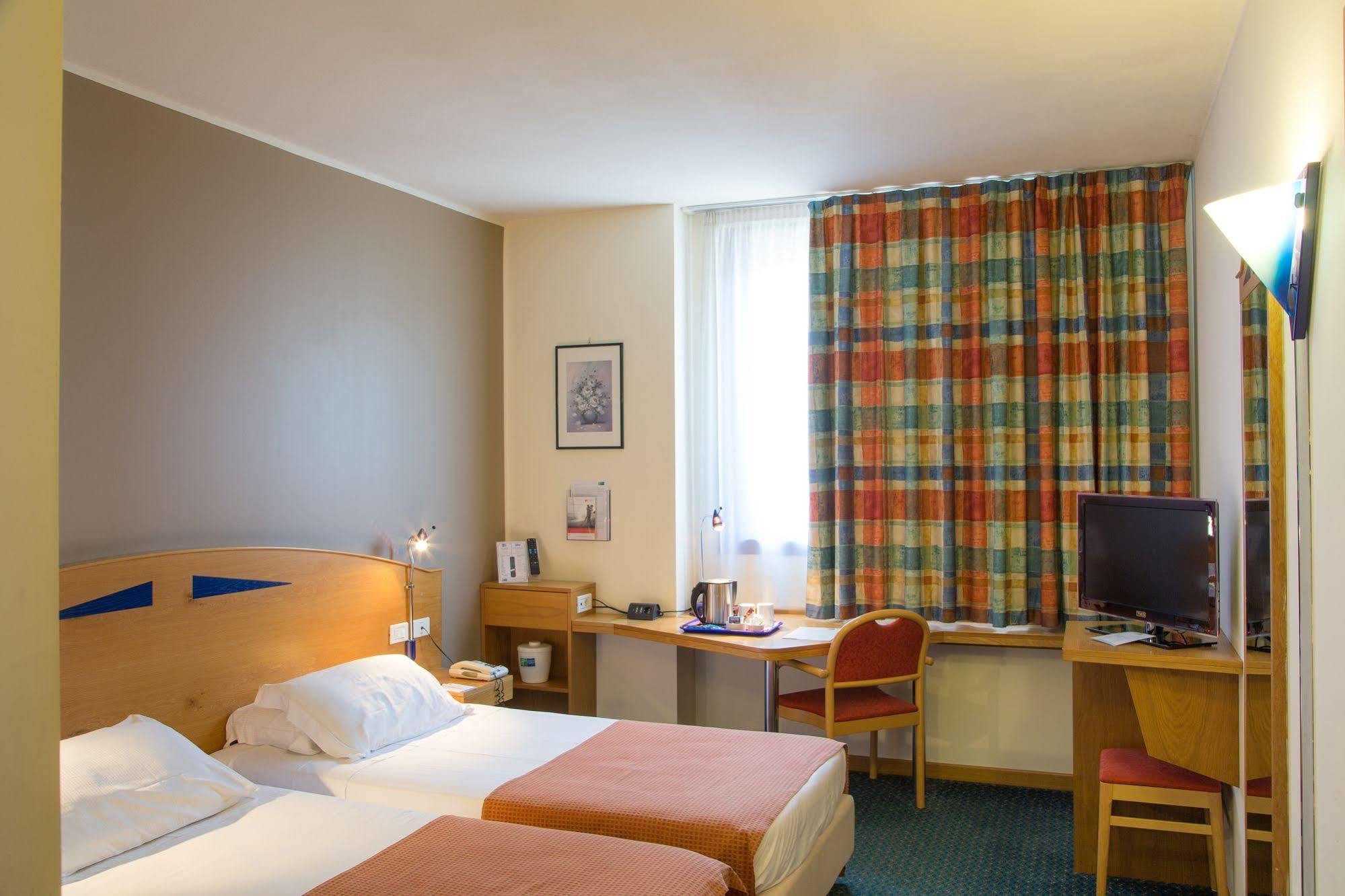 & Hotel 3*