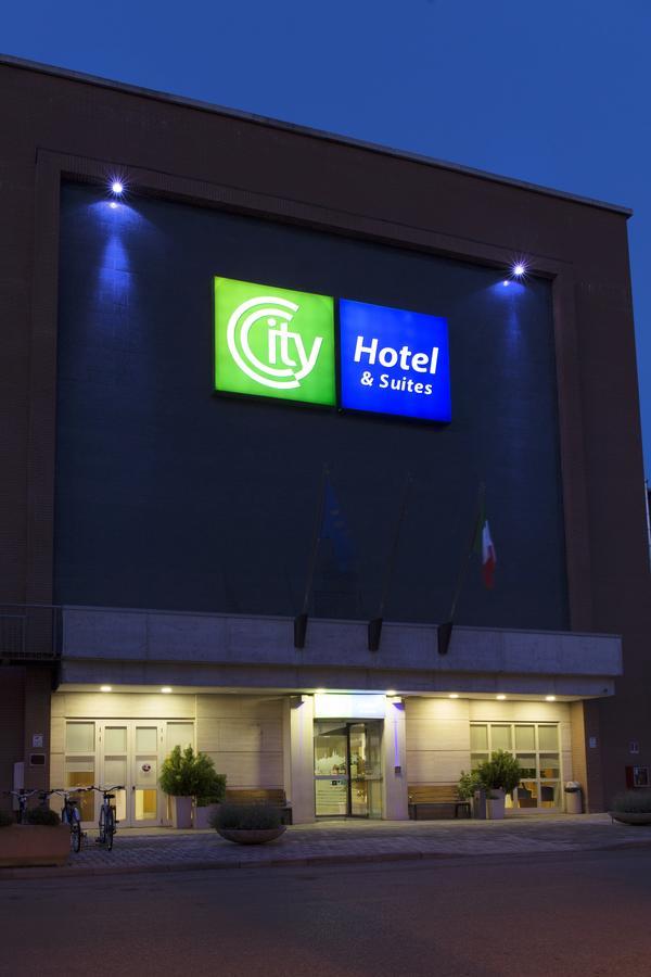 Hotel &