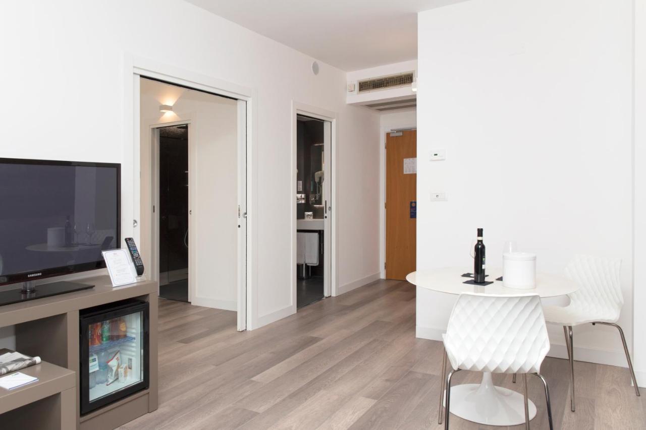 & Hotel